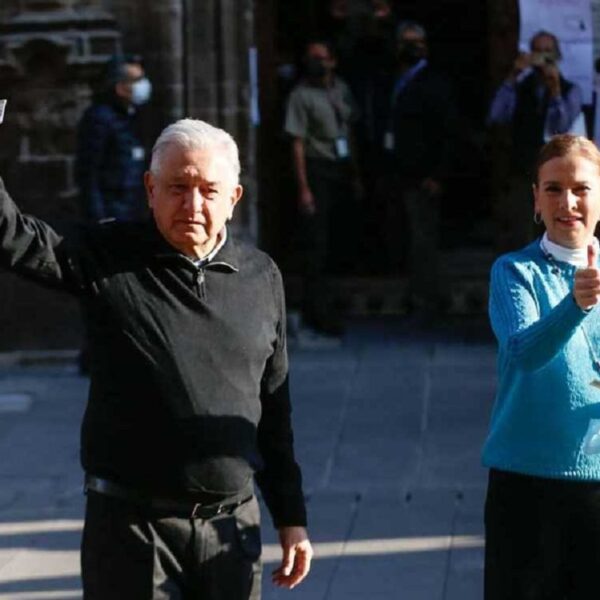 Vota AMLO vota en consulta de Revocación de Mandato; ‘el pueblo es el que manda’.