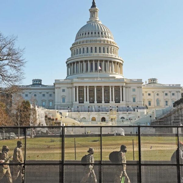 Cunde la alarma en el capitolio por amenaza aérea