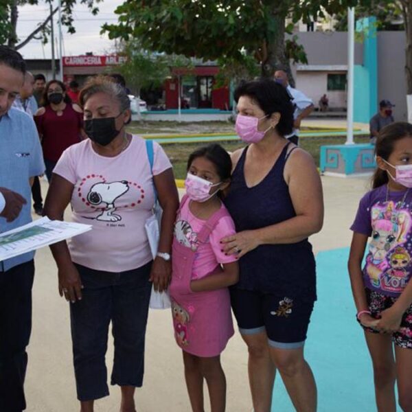 Comités de Contraloría Social invitan al Gobernador a recorrer parques de Chetumal