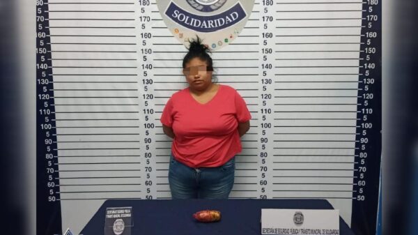 Cae mujer que intentó pasar droga a la cárcel de Playa del Carmen.