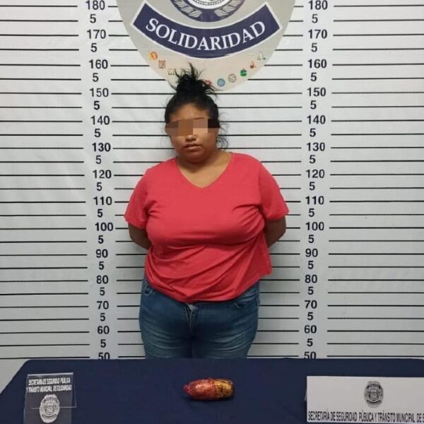 Cae mujer que intentó pasar droga a la cárcel de Playa del Carmen.