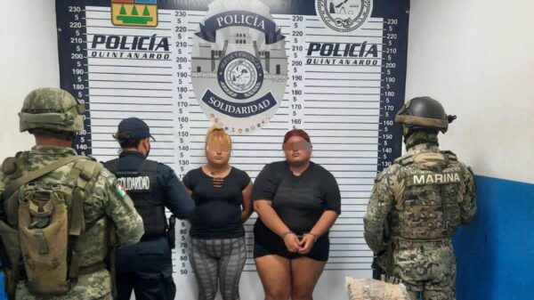 En Playa del Carmen detienen a dos mujeres con más de 250 dosis de drogas.