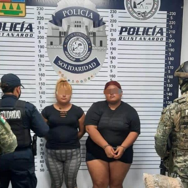 En Playa del Carmen detienen a dos mujeres con más de 250 dosis de drogas.