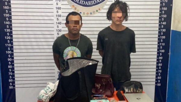 Detienen a dos por robo a vivienda en Playa del Carmen.