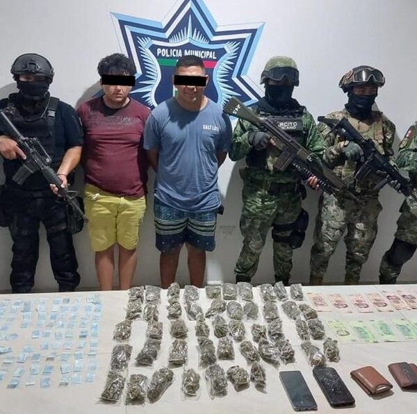 En Tulum detienen a dos hombres con 136 dosis de distintas drogas.