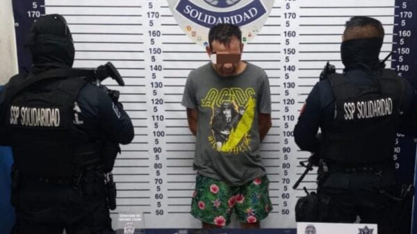 Detienen a narcomenudistas en la Colosio de Playa del Carmen.