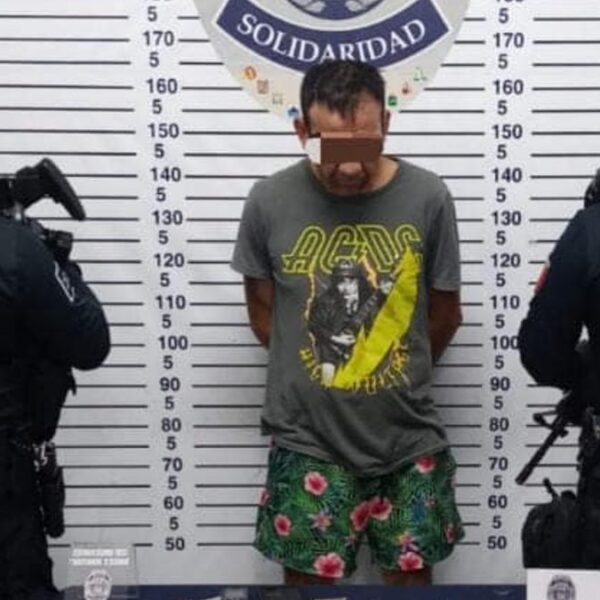 Detienen a narcomenudistas en la Colosio de Playa del Carmen.