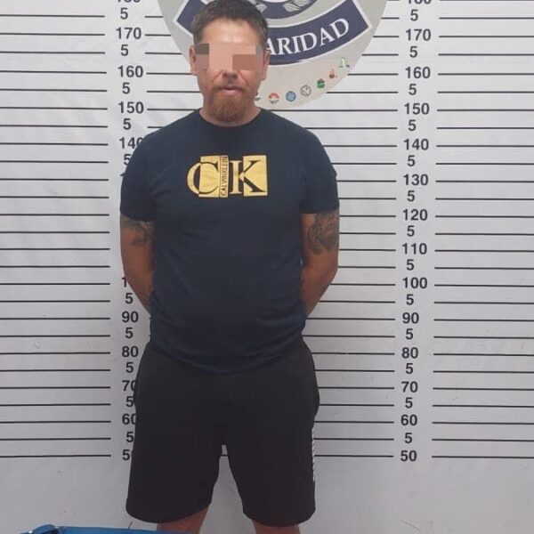 Detienen a sujeto armado en el Centro de Playa del Carmen.