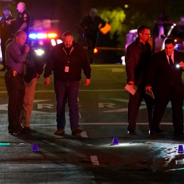 Tiroteo en Sacramento deja 6 personas muertas y al menos 10 heridas.