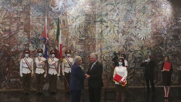 Cuba: Condecoran a López Obrador con la Orden Nacional José Martí.