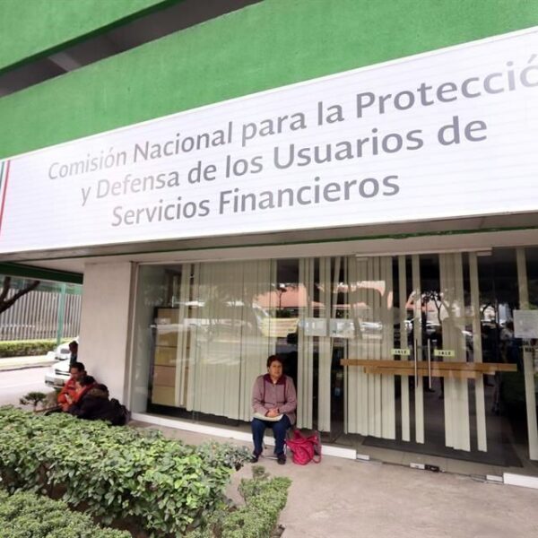 Alerta Condusef por la suplantación de 6 instituciones financieras.