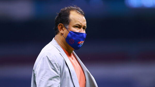 Juan Reynoso se va contra la afición de Cruz Azul