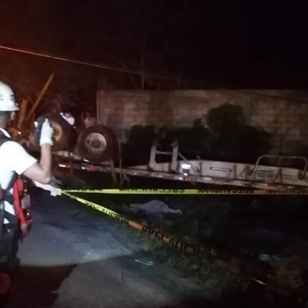 Tragedia en Tabasco: tráiler arrolla y mata a cinco personas.