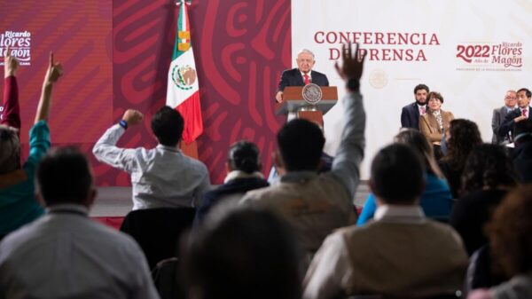 La “mejor fórmula es ser autosuficientes” en básicos: AMLO