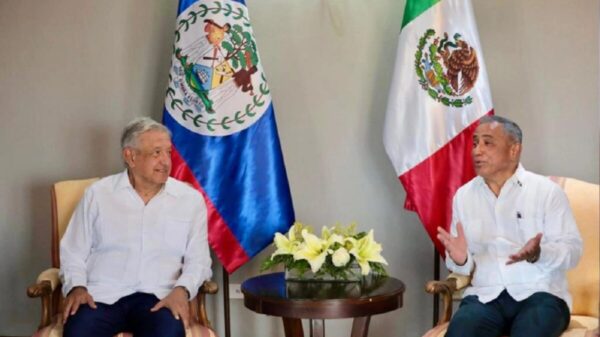 Llega AMLO a Belice; se reunirá con primer ministro John Briceño