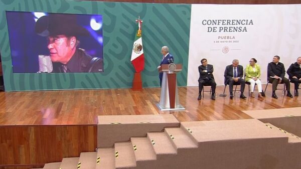 Con corrido de Los Tigres del Norte, exige AMLO a EU respeto a mexicanos