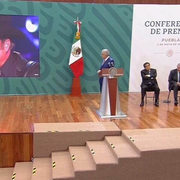 Con corrido de Los Tigres del Norte, exige AMLO a EU respeto a mexicanos