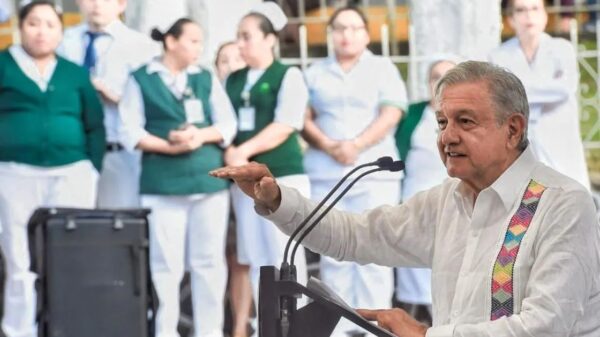 Contratarán médicos cubanos porque no hay suficientes: AMLO
