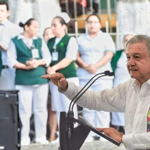 Contratarán médicos cubanos porque no hay suficientes: AMLO