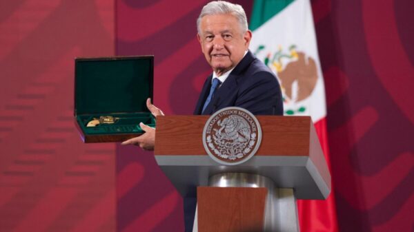 Dona Cuba a México pistola que mandó a hacer Madero para Villa