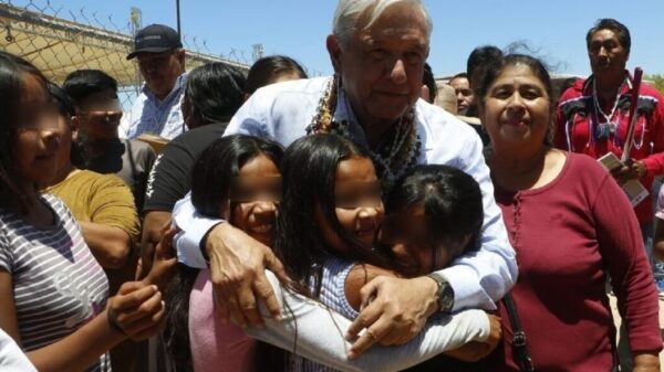 “La persecución cesó, pero nos mata la pobreza”, seris a AMLO