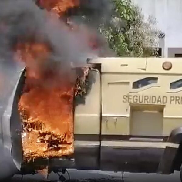 Otra de Cometra!, arde camión de valores en Chetumal