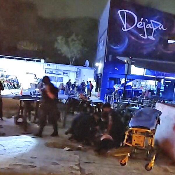 Sicarios desatan balacera masiva de bares en Cancún, hay múltiples víctimas