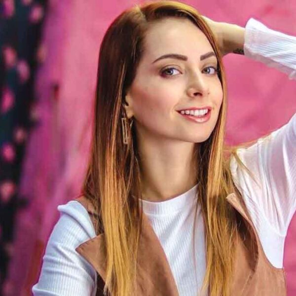 Con emotivo video YosStop anuncia estar embarazada