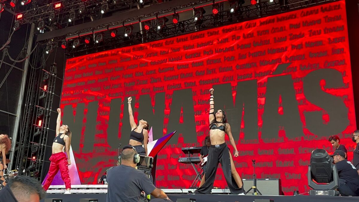 Danna Paola exige justicia por Debanhi durante concierto