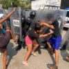 Antimotines disuelven protesta de mujeres en Acapulco