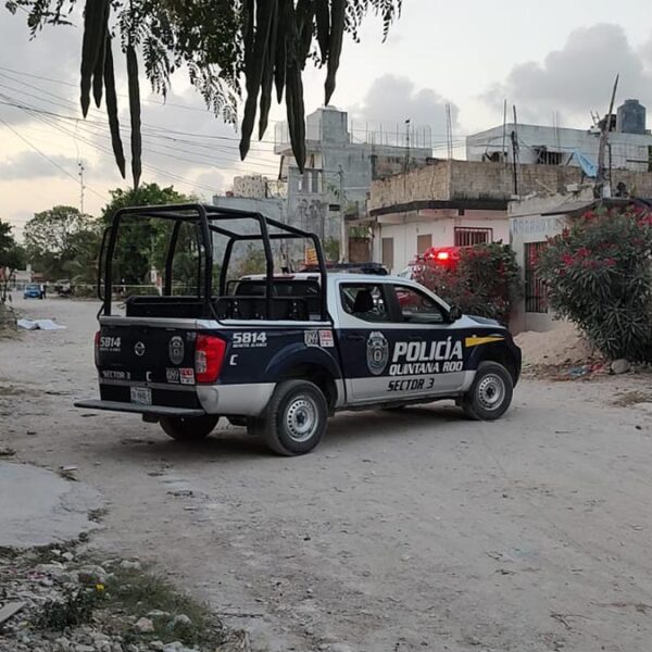 Ejecutan a balazos a par de sujetos en la SM 245 de Cancún