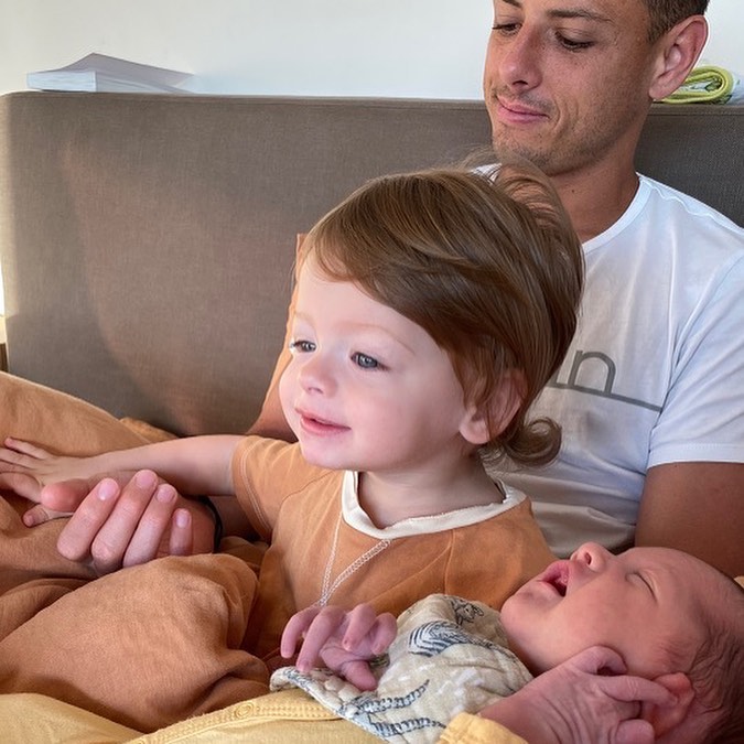 Entre lágrimas, Chicharito habla sobre sus hijos