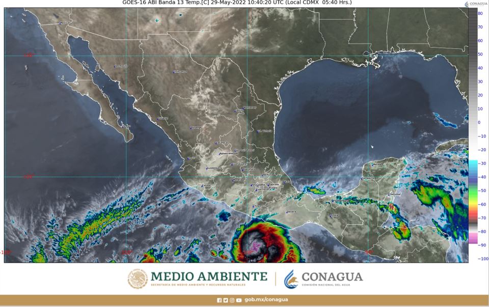 Pronóstico del clima para hoy domingo 29 de mayo en Quintana Roo; cielo nublado durante el día con lluvias puntuales fuertes y descargas eléctricas.