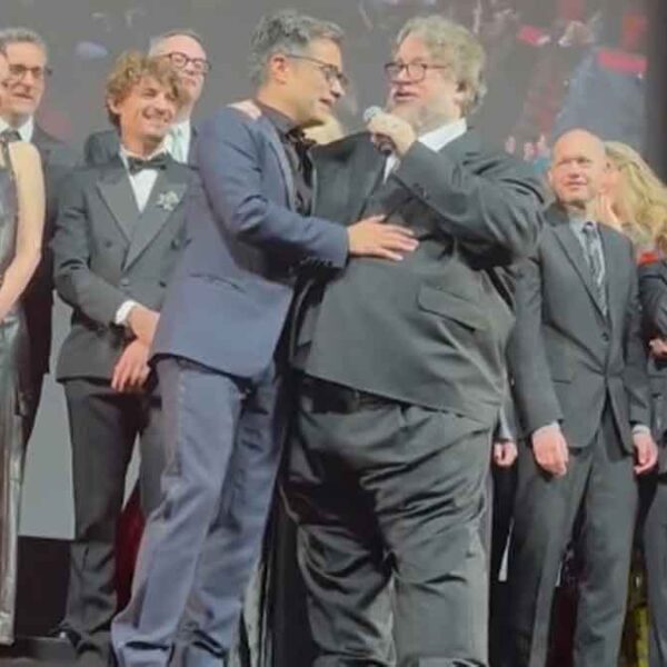 VIDEO: Gael García y Guillermo del Toro cantan tema de José Alfredo Jiménez en Cannes