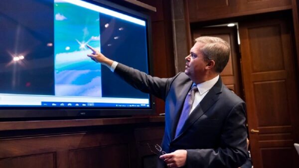 Alerta diputado demócrata en EU, ovnis son “potenciales amenazas”