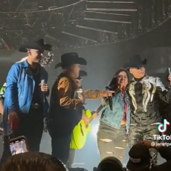 Grupo Firme ayuda a fan a "salir del closet" durante concierto