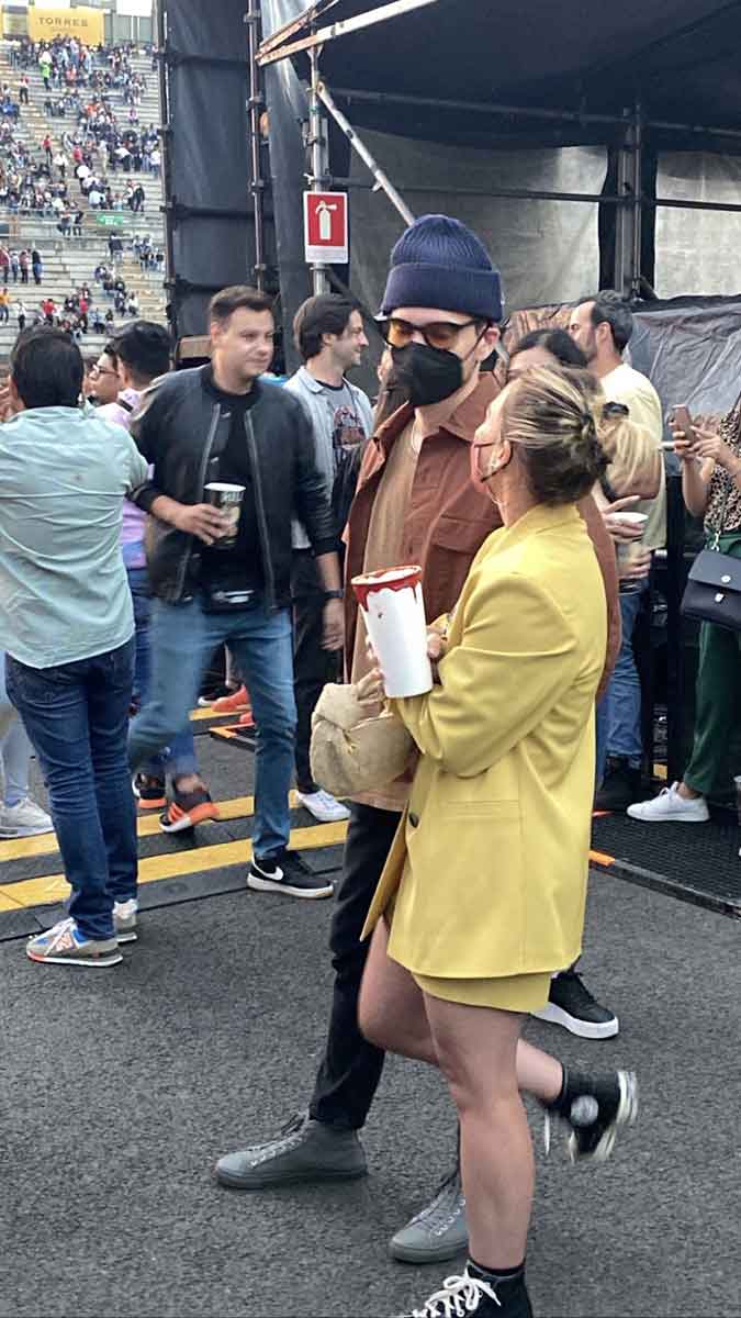 Hilary Duff llega a México para asistir al concierto de The Killers