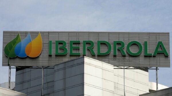 “Despiertan” los españoles, demandan a Iberdrola por inflar precio de la luz