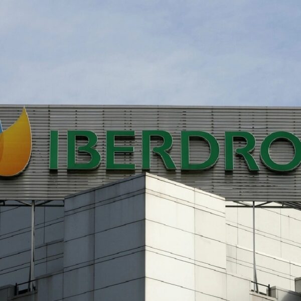“Despiertan” los españoles, demandan a Iberdrola por inflar precio de la luz