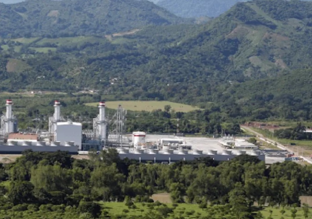 Los campesinos de Tamazunchale en la Huasteca Potosina, donde Iberdrola construyó una central termoeléctrica, registran que sus cosechas de maíz, frutas y hortalizas se han reducido desde que se instaló la planta. Foto: Iberdrola Generación.