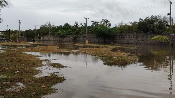 Lluvias inundan la colonia Donceles 28 en Cancún