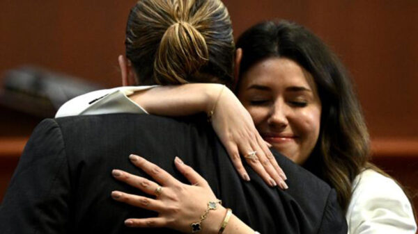 Johnny Depp podría tener un romance con su abogada Camille Vasquez