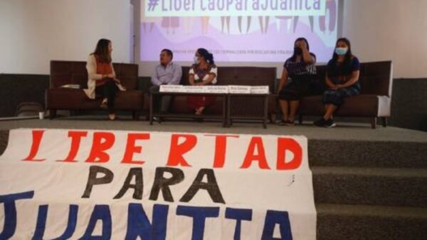 Pide AMLO a Cabeza de Vaca liberar a la migrante maya Juanita Alonzo