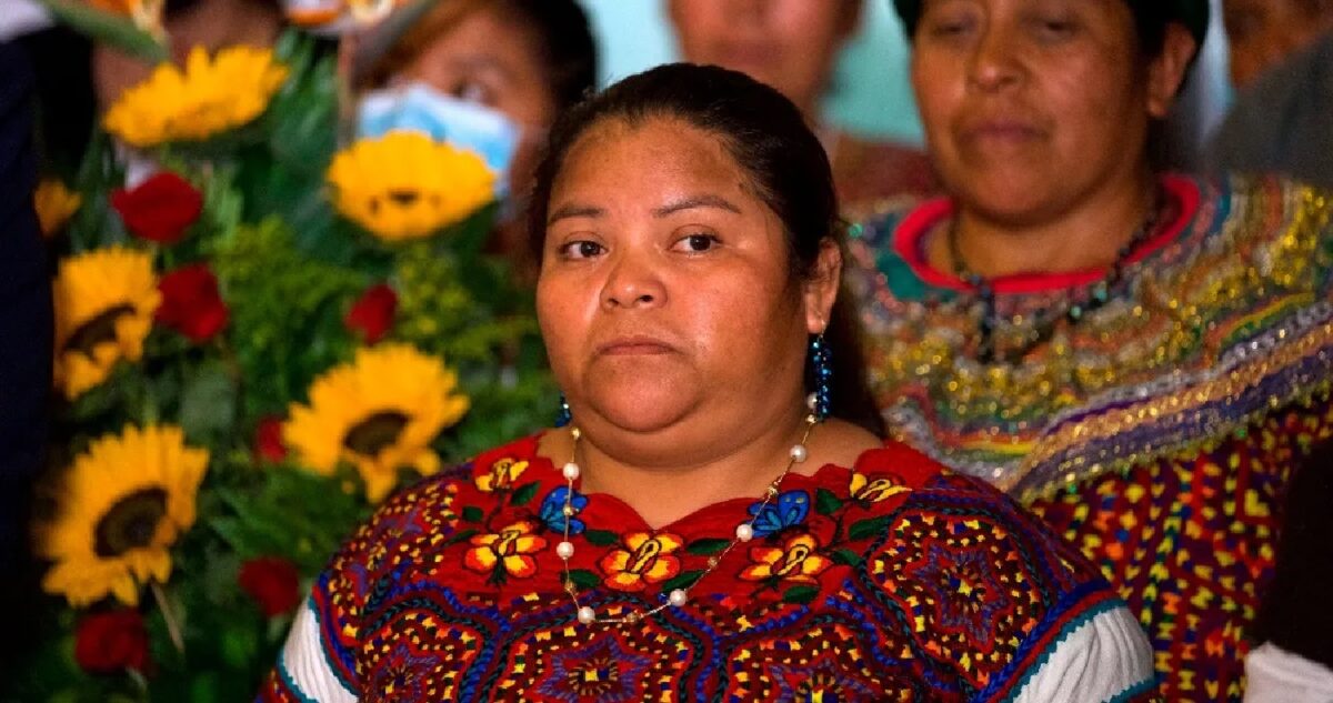 Alonso, conocida por todos como Juanita, es una indígena chuj de 35 años originaria de San Mateo Ixtatán, Guatemala, que sólo pretendía cruzar México para llegar a Estados Unidos y dar mejor vida a su familia.