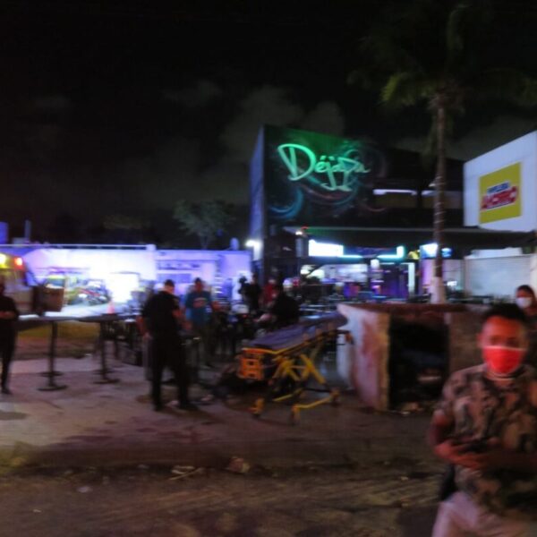 Balacera en dos bares de Cancún deja saldo de 2 muertos y 7 heridos
