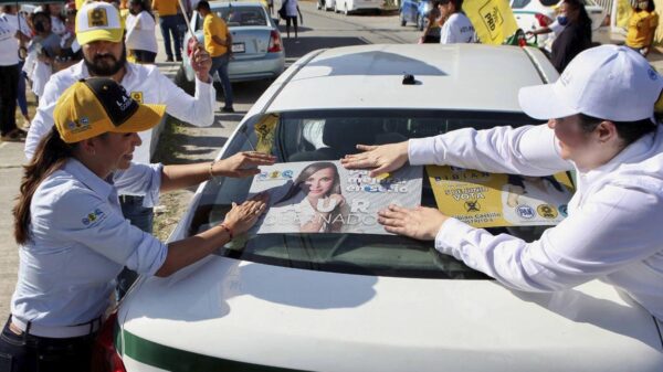Laura Fernández compromete respaldo y apoyo al gremio taxista