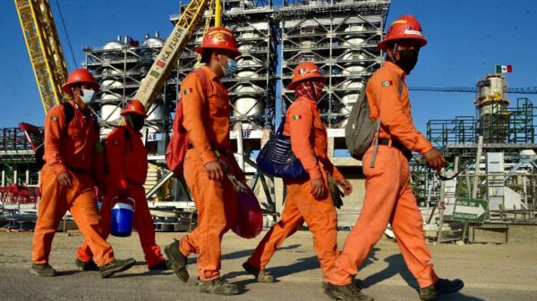 Promete AMLO que el 2 de julio inaugurará la Refinería ‘Olmeca’.