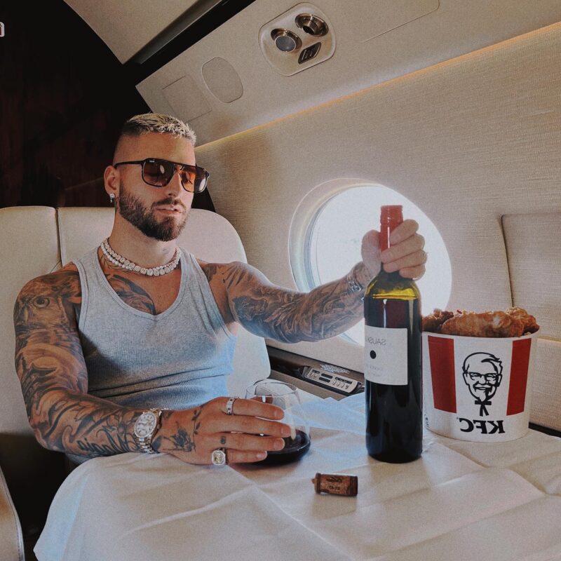 Maluma regalará casas a personas sin hogar en Medellín