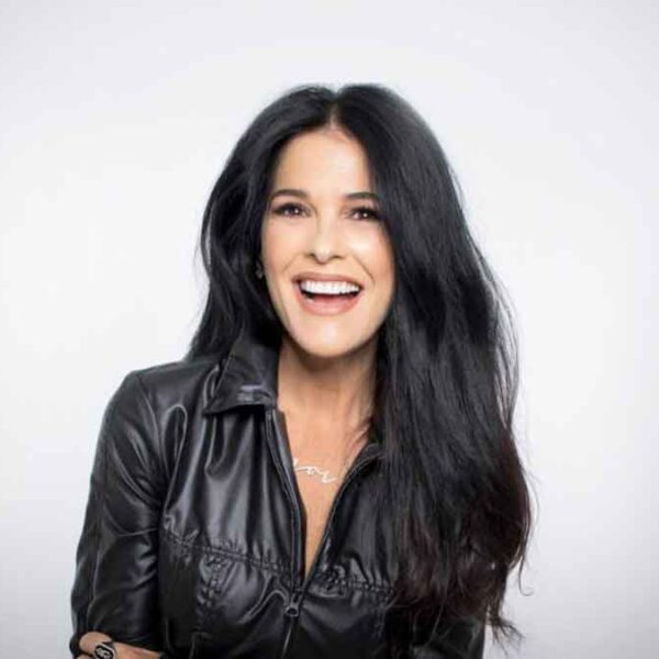 Martha Debayle es criticada por vender maquillaje "muy caro"