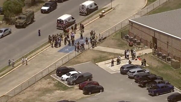 15 muertos, saldo de la masacre en colegio de Texas